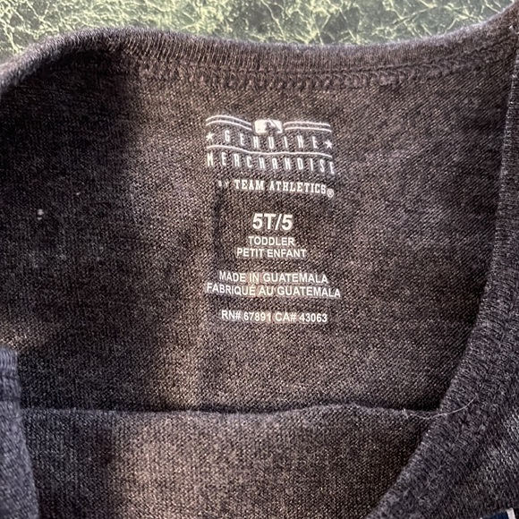 New York Yankees dark gray tank top 5T - Picture 4 of 6